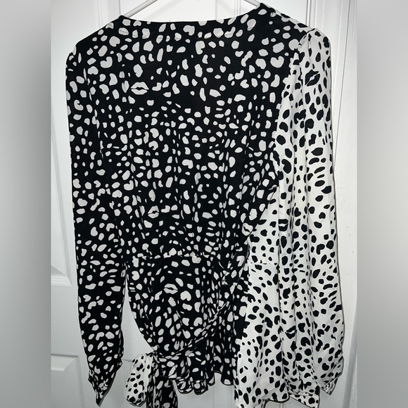 Animal print wrap around blouse - Picture 3 of 3